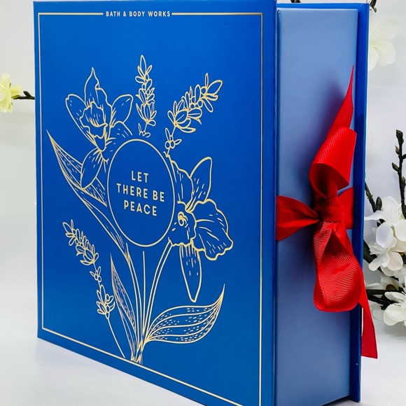 Bath and Body Works Aromatherapy Sleep Lavender-Vanilla 3-Piece Gift Box Set - Picture 2 of 9